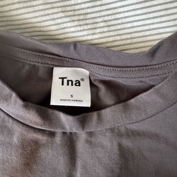 Aritzia TNA cropped ortiz t shirt - Picture 3 of 3